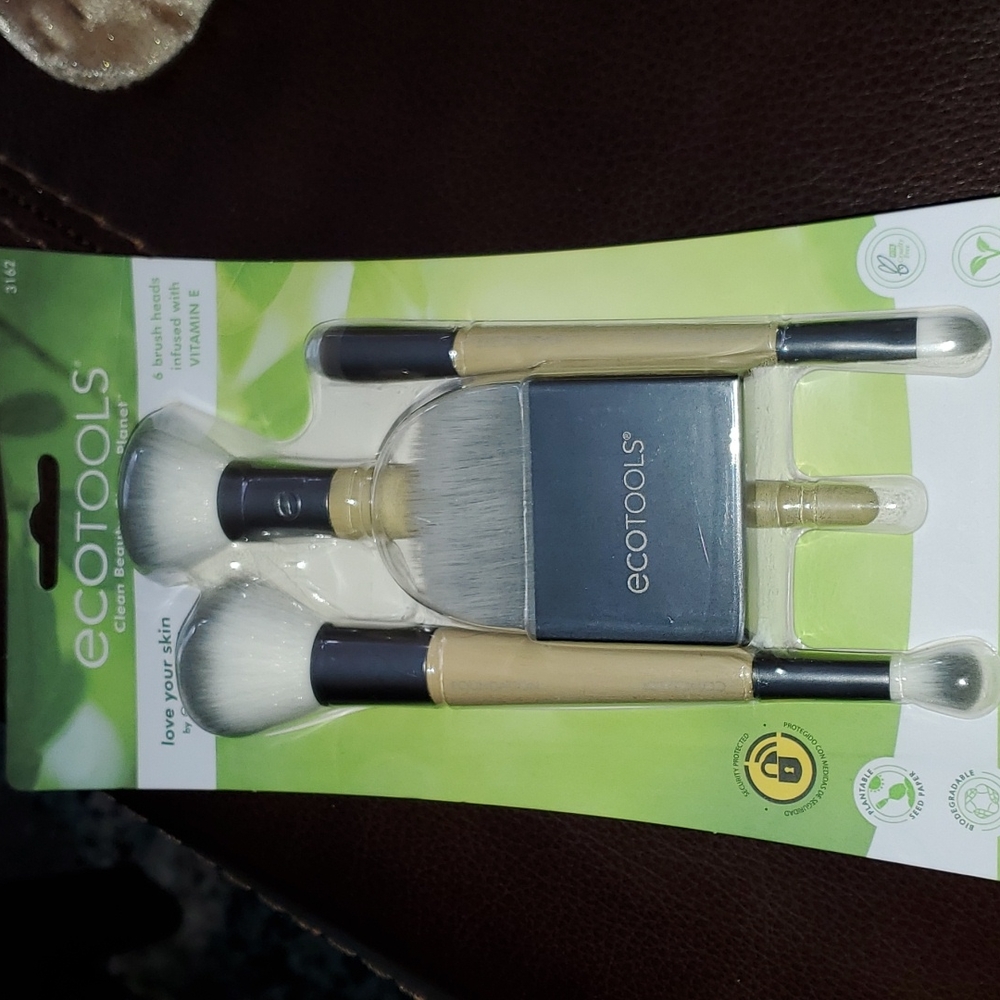 Makeup brush